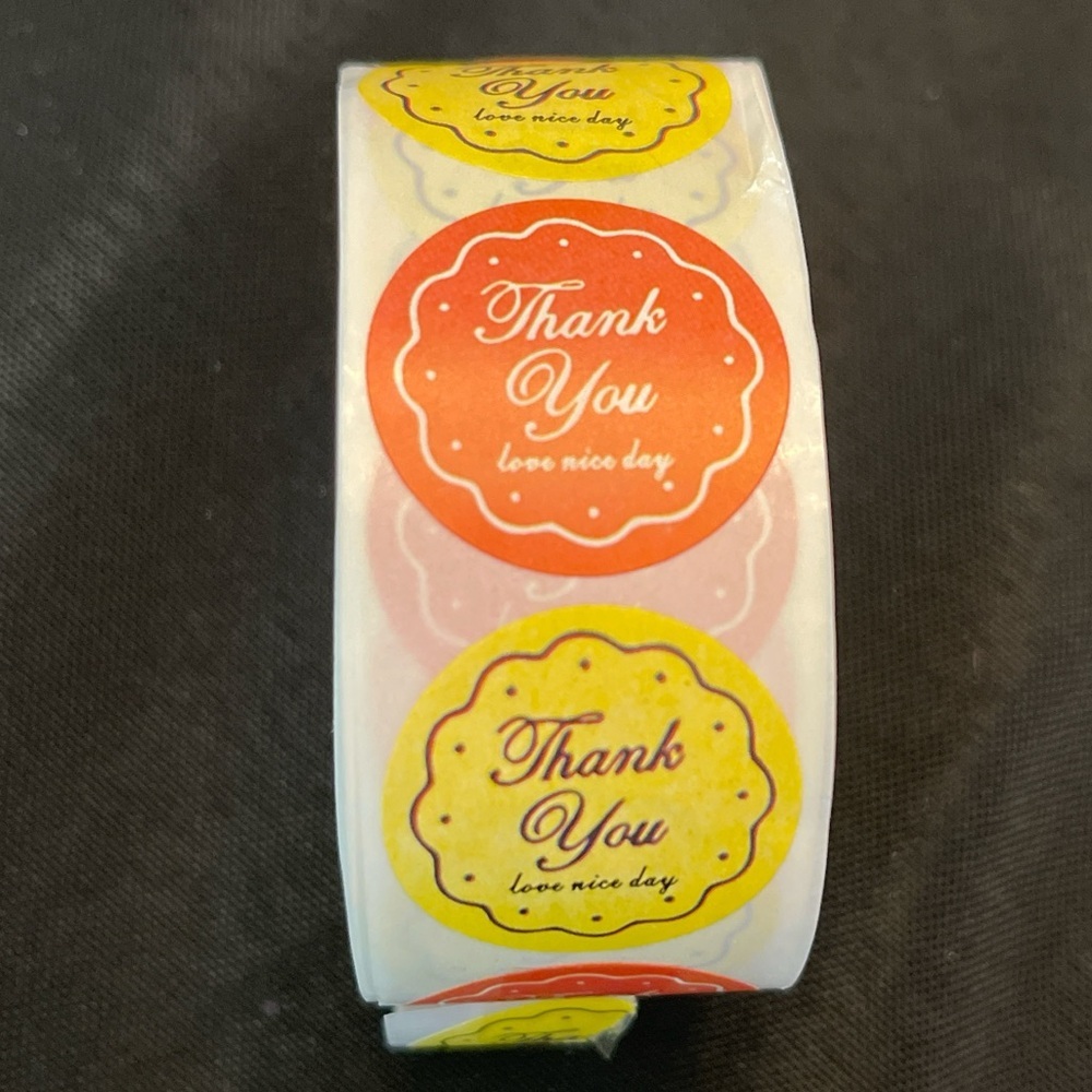 Thank You Sticker Labels 100 labels on roll. 1” Round NWT Yellow Orange